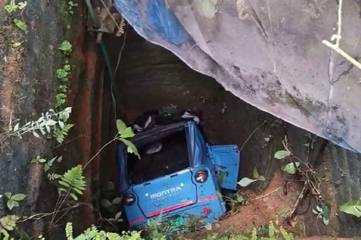 മൂന്നുവയസുകാരി കളിക്കുന്നതിനിടെ ഇലക്ട്രിക് ഓട്ടോ അബദ്ധത്തിൽ സ്റ്റാർട്ടായി കിണറ്റിൽ വീണു