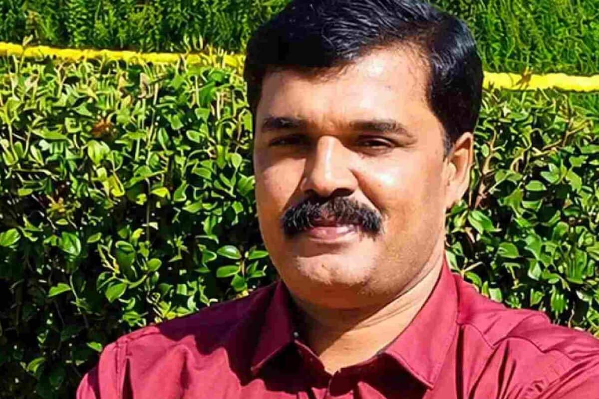 അധ്യാപികയായ ഭാര്യയെ ബസിൽ കയറ്റിവിട്ട് മടങ്ങിയ ഭർത്താവ് വീട്ടിനുള്ളിൽ തൂങ്ങിമരിച്ച നിലയില്
