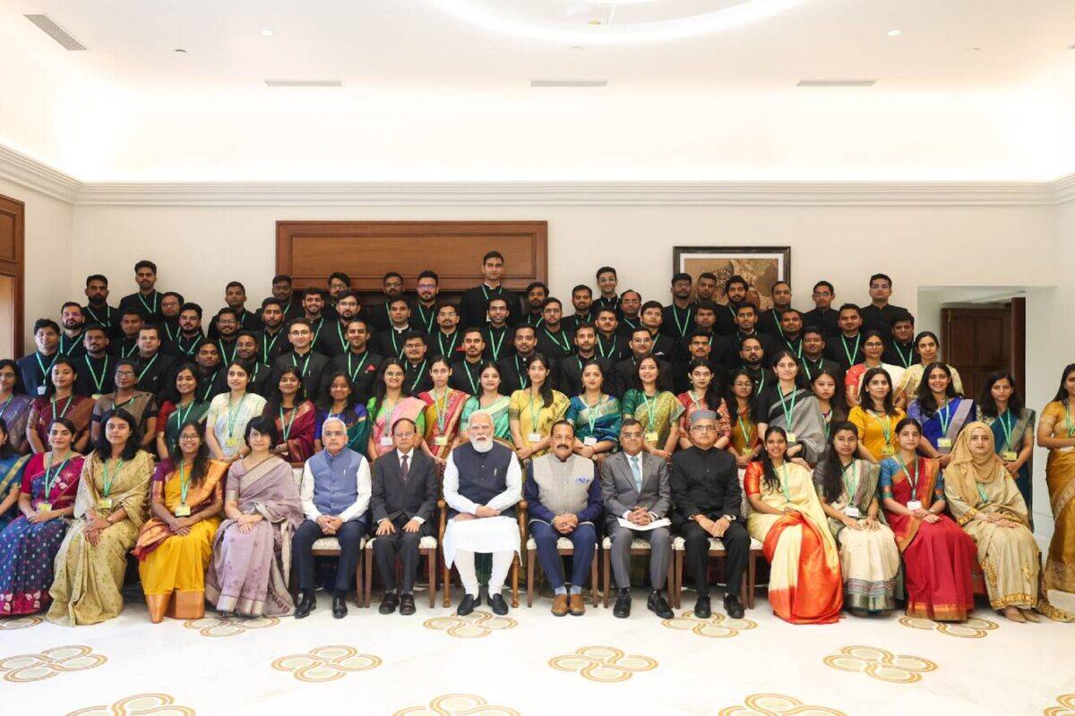'പൗരൻമാരാണ് ദൈവം' 183 ഐഎഎസ് ട്രെയിനി ഓഫീസർമാരുമായി പ്രധാനമന്ത്രി നരേന്ദ്ര മോദി കൂടിക്കാഴ്ച നടത്തി