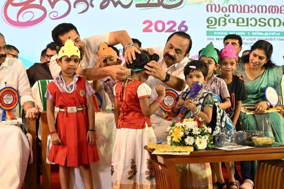 മഴയില്ലാത്ത സ്കൂൾ തുറക്കൽ വേദനിപ്പിക്കുന്നു; കുട്ടിക്കാല ഓർമ്മകളുമായി മുഖ്യമന്ത്രി വി.ഡി. സതീശൻ