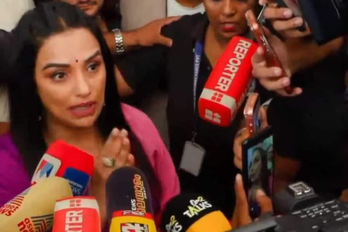'എനിക്കൊരു വ്യക്തിത്വമുണ്ട് ; പാവയാകാൻ തയാറല്ല', എല്ലാം തുറന്നുപറയുമെന്ന് ശ്വേത മേനോൻ