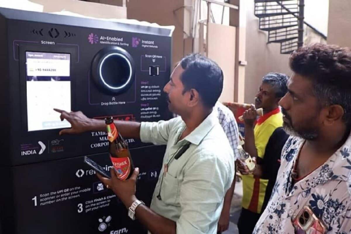 തമിഴ് നാട്ടിൽ ഒഴിഞ്ഞ മദ്യക്കുപ്പി കൊടുത്ത് മെഷിനിൽ സ്കാൻ ചെയ്താൽ 10 രൂപ അക്കൗണ്ടിലെത്തും