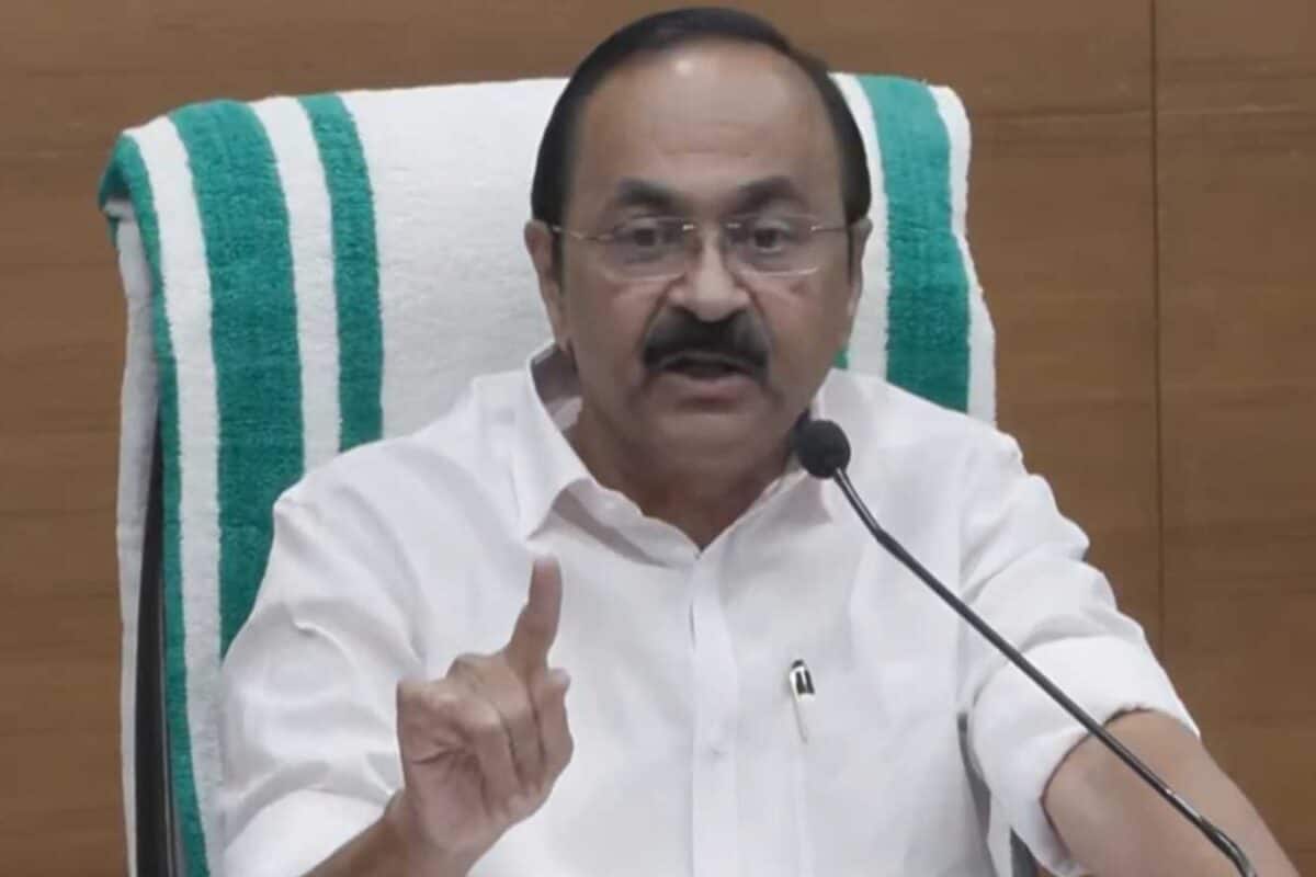 പിഎം ശ്രീയുടെ പേരിൽ ഇടതുസർക്കാർ കേന്ദ്രത്തിൽ നിന്ന് 92 കോടി രൂപയിലധികം വാങ്ങി; ഒത്തുകളി നടന്നെന്ന് മുഖ്യമന്ത്രി സതീശൻ