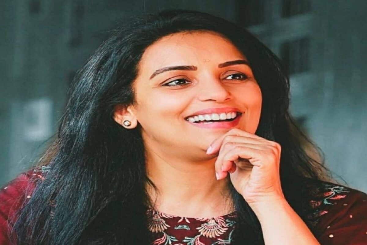 'അമ്മ'യിലെ പവർ ഗ്രൂപ്പിനെതിരെ പോരാട്ടം തുടരും; ഫണ്ടിൽ സാമ്പത്തിക തിരിമറി നടന്നതായി ശ്വേത മേനോൻ