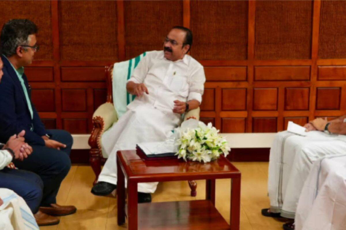 'മുഖ്യമന്ത്രി പറഞ്ഞത് കള്ളമല്ല; ജൂൺ 29ന് ടാറ്റ പ്രതിനിധികളുമായി ചർച്ച നടന്നു';ചിത്രങ്ങൾ പുറത്തുവിട്ട് മന്ത്രി കുഞ്ഞാലിക്കുട്ടി