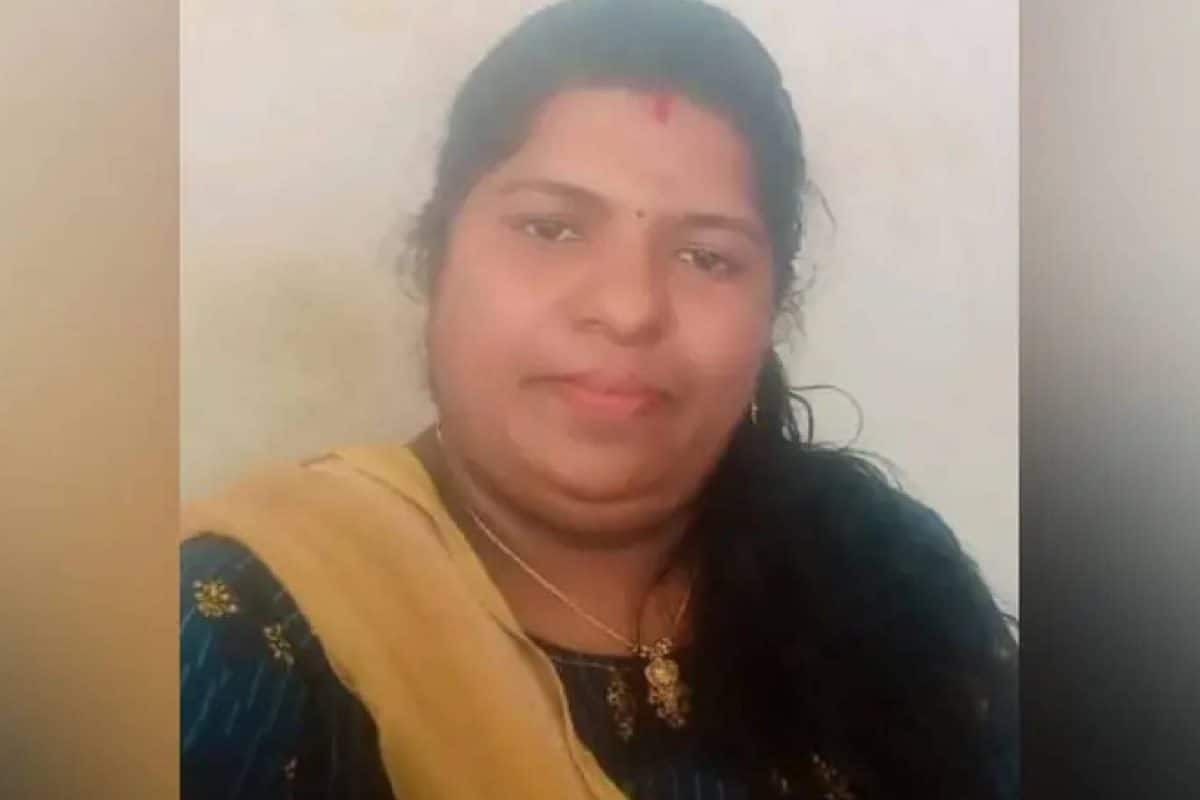 ആശുപത്രിയിൽ നിന്ന് നിർബന്ധപൂർവം ഡിസ്ചാർജ് വാങ്ങി വീട്ടിലെത്തിയ യുവതി പെട്രോളൊഴിച്ച് തീ കൊളുത്തി മരിച്ചു