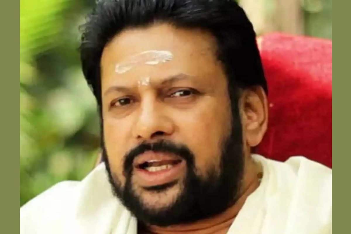 തന്ത്രിസ്ഥാനത്തുനിന്ന് ഒഴിവാക്കണമെന്ന് കണ്ഠര് രാജീവര്; മകനെ തന്ത്രിയാക്കണമെന്നാവശ്യപ്പെട്ട് ദേവസ്വം ബോര്ഡിനു കത്തു നല്കി