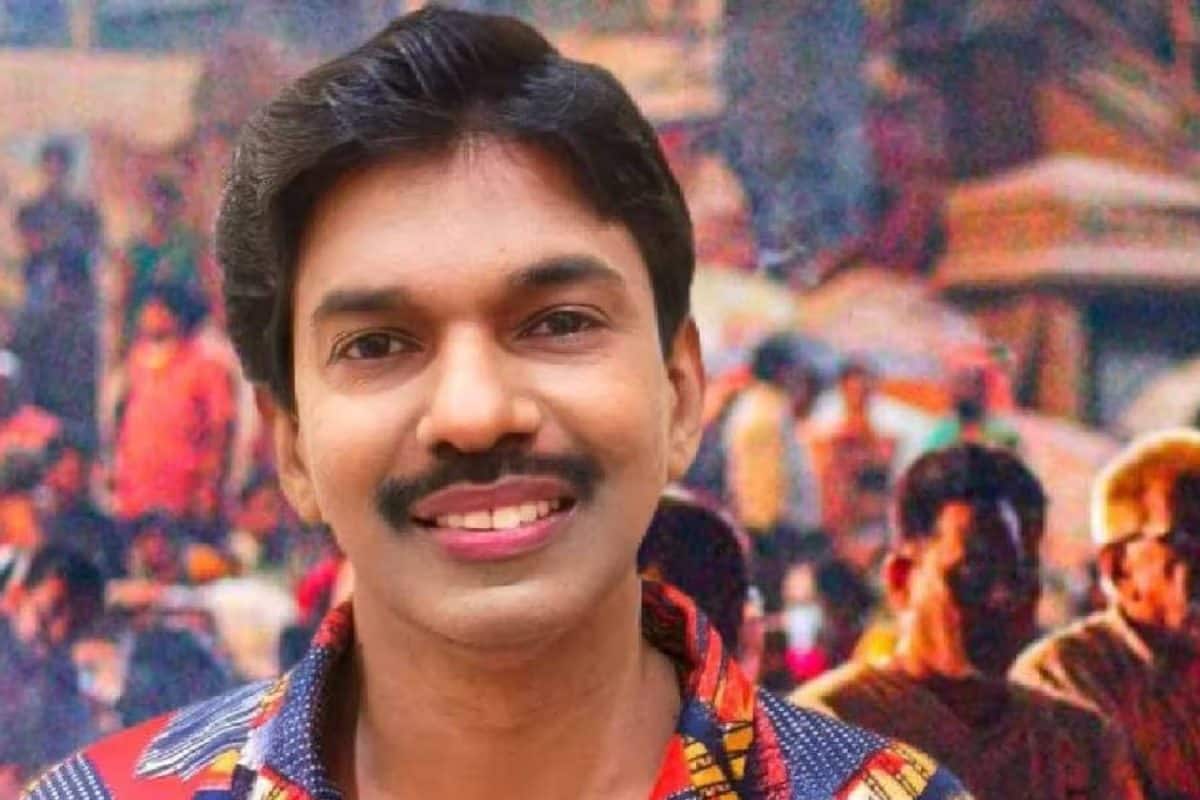 'വഴിയെ പോയവനെ വിളിച്ചുവരുത്തി സദ്യ കൊടുത്തിട്ട് വീട്ടിൽ ചോറില്ലേ എന്ന് ചോദിക്കരുത്'; മന്ത്രി ജോണിന് സന്തോഷ് പണ്ഡിറ്റ് മറുപടി