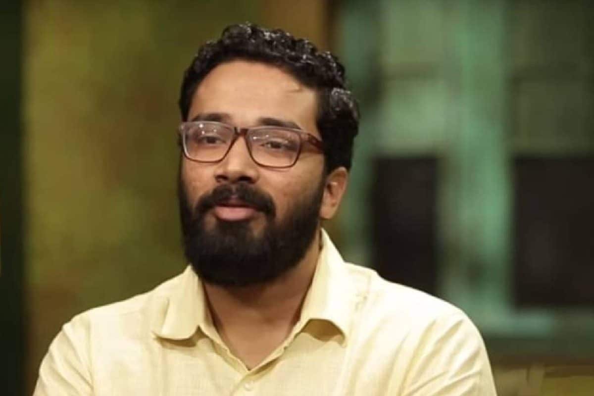 നീന്തൽ മത്സര ജേതാവിന് ശ്രീറാം വെങ്കിട്ടരാമൻ സമ്മാനം നൽകുന്നത് എതിർത്ത് രക്ഷിതാവ്