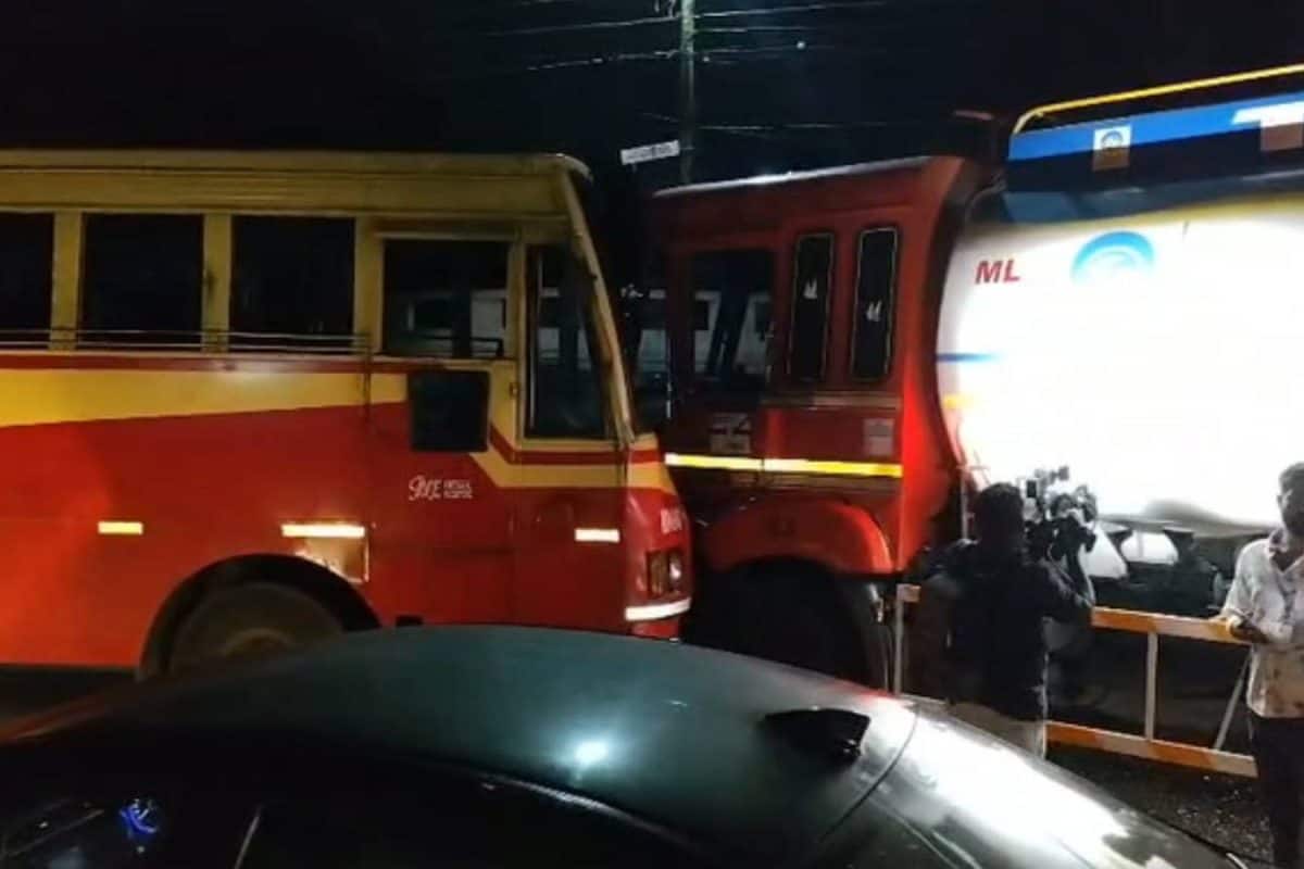 വളവ് തിരിയുന്നതിനിടെ നിയന്ത്രണംവിട്ട ടാങ്കർ ലോറി KSRTC ഫാസ്റ്റ് ബസിലേക്ക് ഇടിച്ചുകയറി; 25 പേർക്ക് പരിക്ക്
