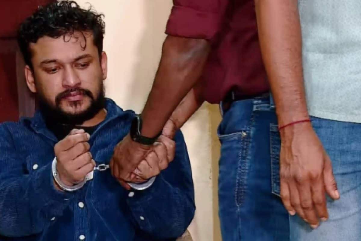 'കടലില് കാണാതായവരെ കിട്ടിയോ?'പിടികൂടിയതിന് പിന്നാലെ സർക്കാരിനെ പരിഹസിച്ച് അര്ജുന് ആയങ്കി