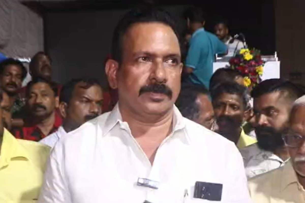 മുഖ്യമന്ത്രിയെ വഴിയിൽ തടഞ്ഞ് വാക്കേറ്റം നടത്തിയ ചേന്തി അനിലിനെ കോൺഗ്രസിൽ നിന്നും സസ്പെൻഡ് ചെയ്തു