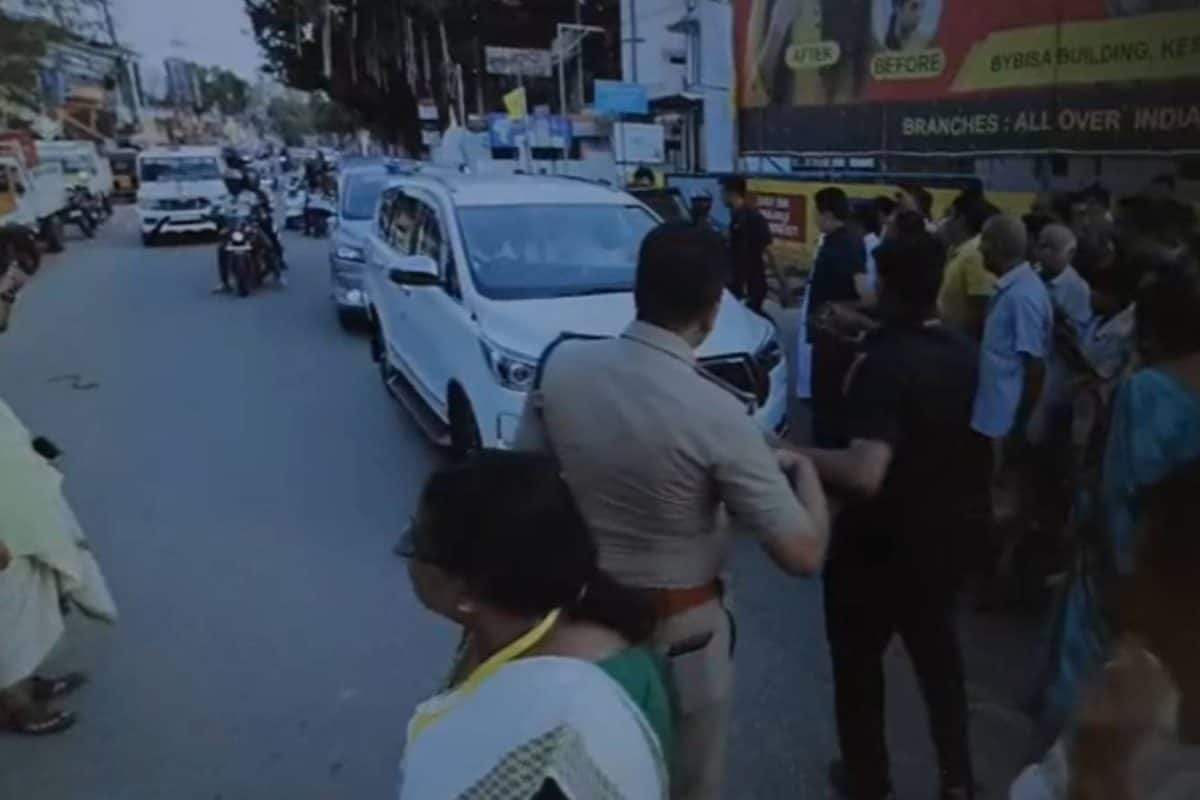 ചതയദിന പരിപാടിയിൽ പങ്കെടുത്തില്ല; തിരുവനന്തപുരത്ത് മുഖ്യമന്ത്രിയുടെ വാഹനം തടഞ്ഞ ഡിസിസി അംഗത്തിനെതിരെ കേസ്