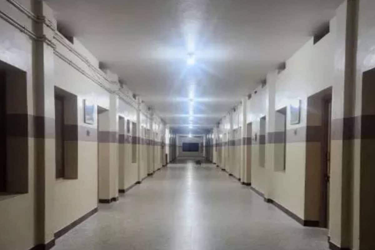 പെൺകുട്ടികളുടെ ഹോസ്റ്റൽ ഇടനാഴിയിൽ നാഗവല്ലിയോ? കൊലുസിന്റെ ഒച്ചയും പൊട്ടിച്ചിരിയും കേട്ട് ഓടിപ്പോയത് 608 കുട്ടികൾ