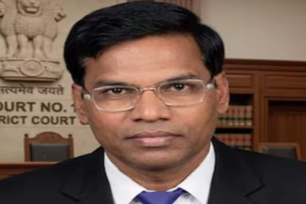 രവി കുമാർ ദിവാകർ: 4 മാസത്തിനിടെ 22 പേർക്ക് വധശിക്ഷ വിധിച്ച ജഡ്ജിയിൽ നിന്ന് 100 കേസുകൾ മാറ്റിയത് എന്തിന്?