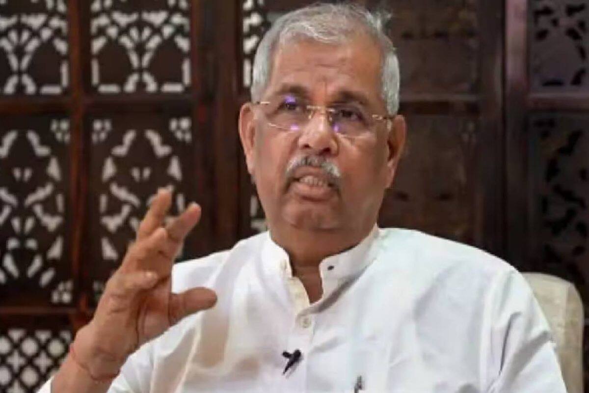 പി.എസ്.സി നിയമനത്തട്ടിപ്പിൽ അതൃപ്തി പരസ്യമാക്കി ഗവർണർ; ചെയർമാനും അംഗങ്ങൾക്കും ചായ സൽക്കാരത്തിൽ ക്ഷണമില്ല