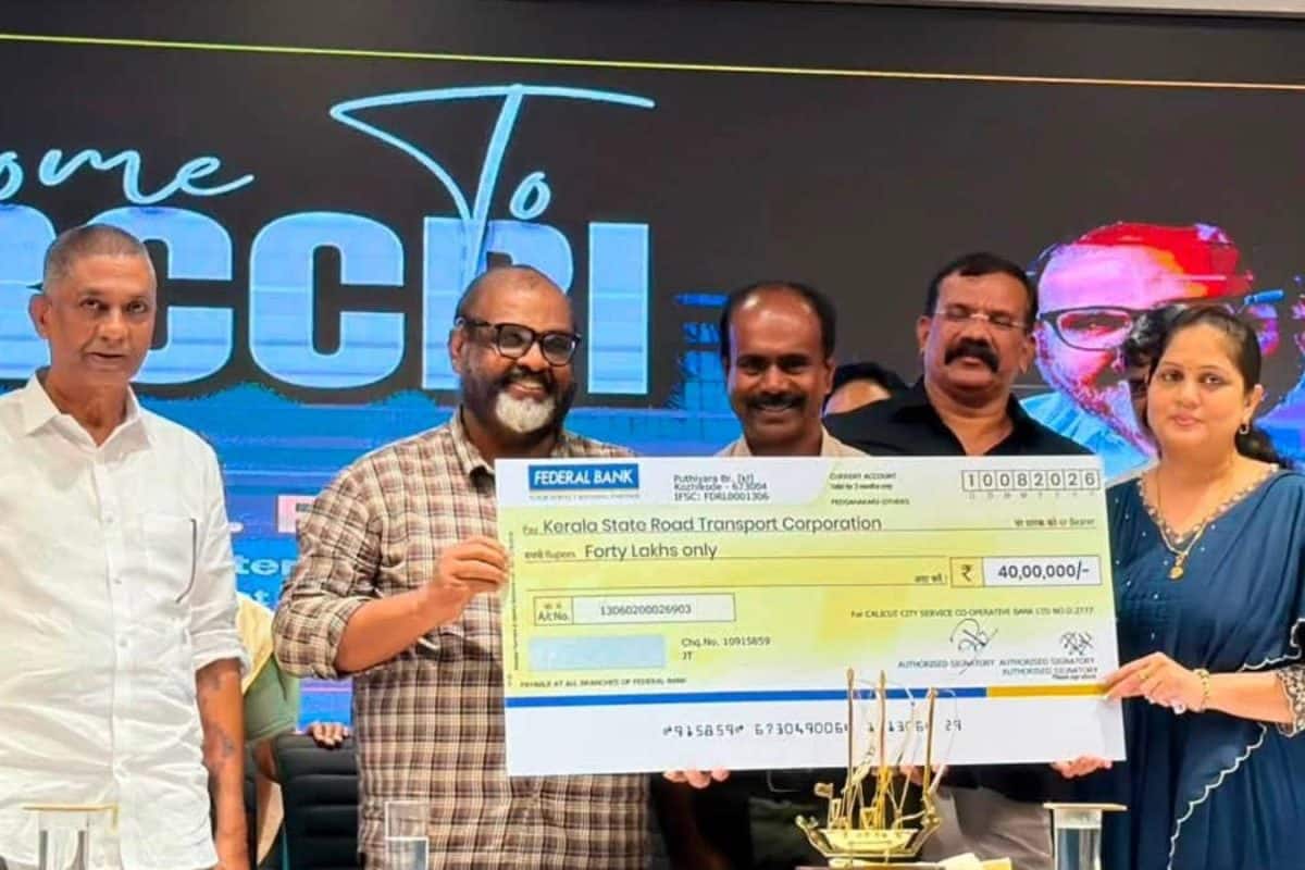 ചരിത്രം കുറിച്ച് കെഎസ്ആർടിസിക്ക് ബസ് വാങ്ങി നൽകി കാലിക്കറ്റ് സിറ്റി സർവീസ് സഹകരണ സംഘം