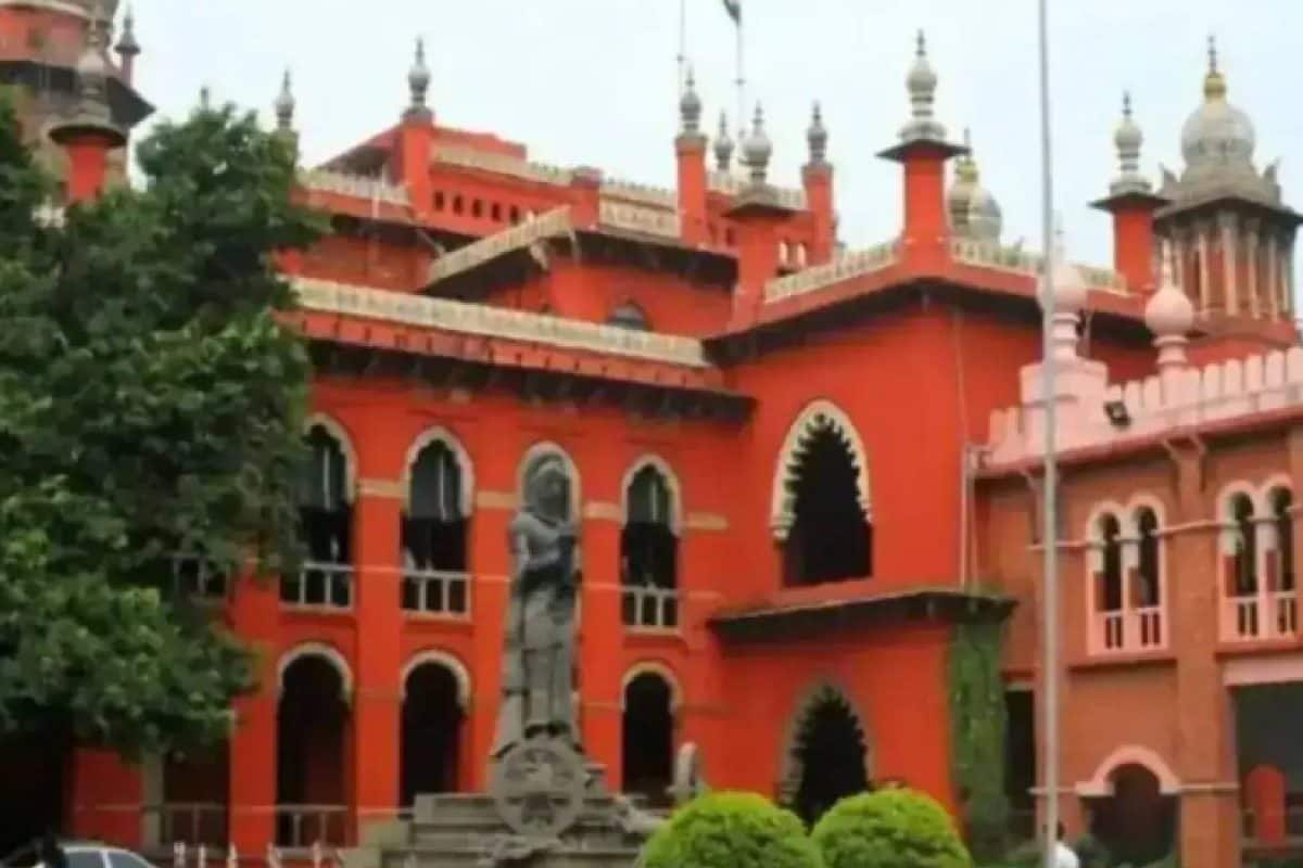 പതാക ഉയർത്തും മുൻപ് ‘വന്ദേമാതരം’ നിർബന്ധം; സ്വാതന്ത്ര്യദിനാഘോഷങ്ങളിൽ പുതിയ ഉത്തരവുമായി മദ്രാസ് ഹൈക്കോടതി