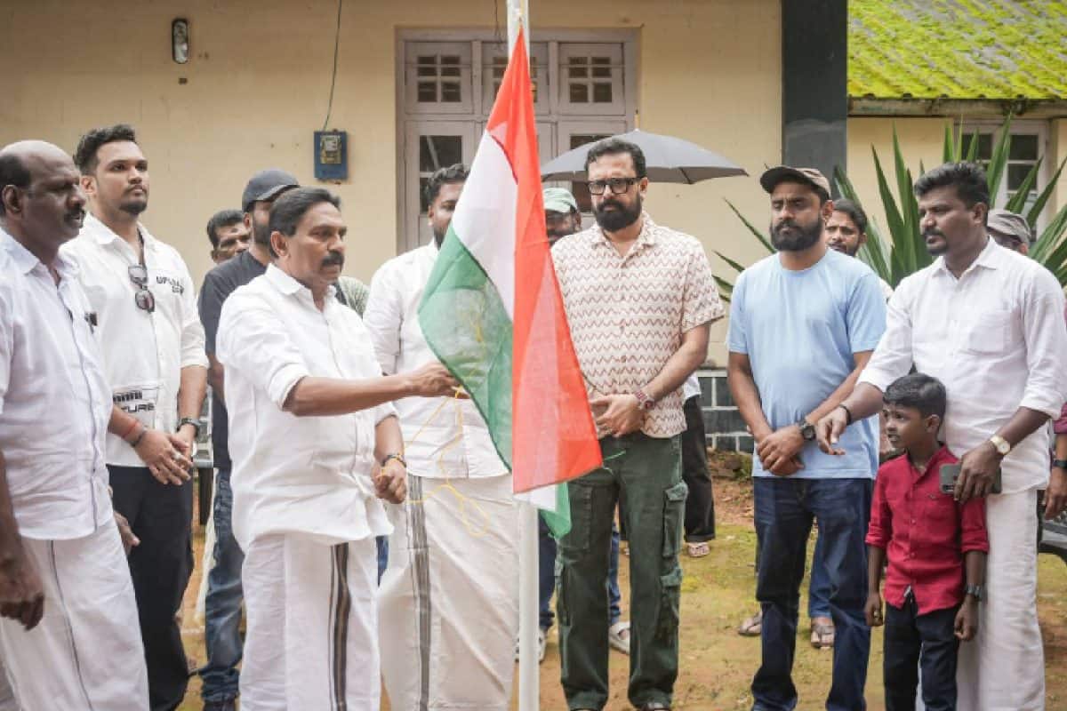 ലൊക്കേഷനിലേക്ക് എം.എൽ.എ. വന്നു; ജയസൂര്യയുടെ 'മായൻ' സെറ്റിൽ ദേശീയപതാക ഉയർത്തി സ്വാതന്ത്ര്യദിനാഘോഷം
