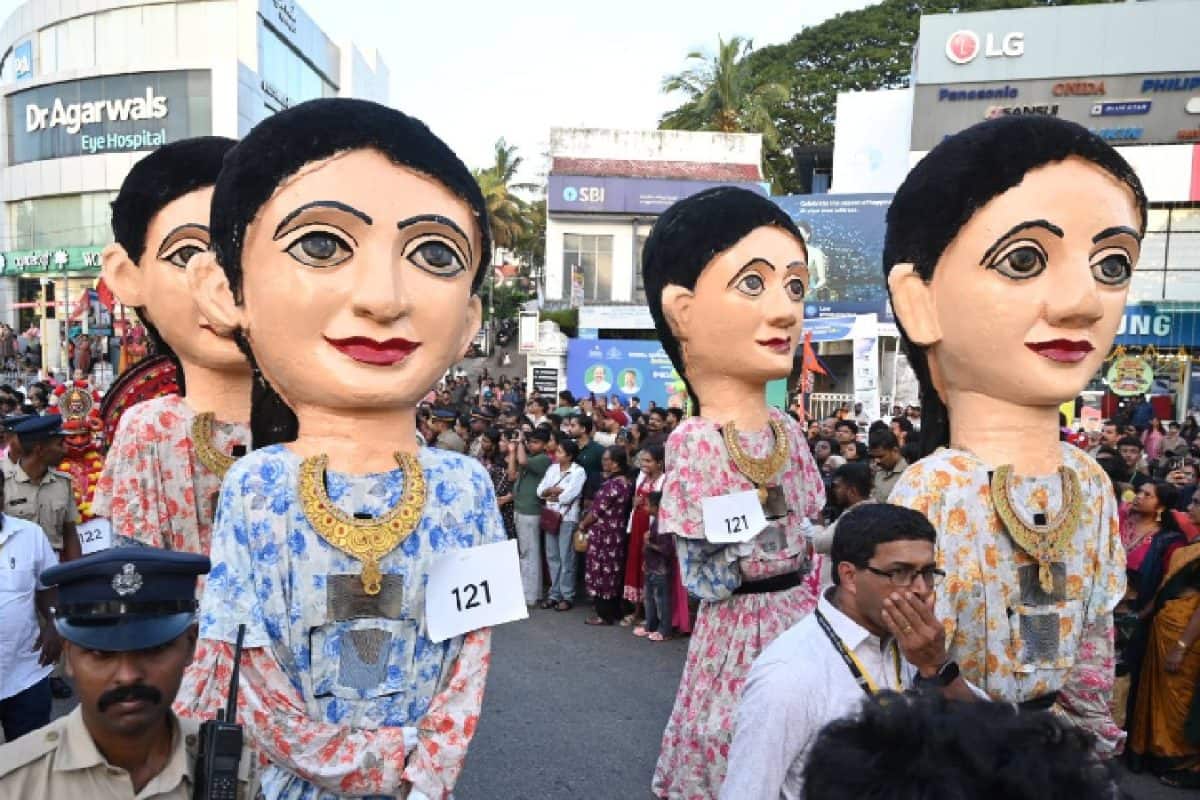 ഉപരാഷ്ട്രപതിയുടെ ചടങ്ങിൽ പ്രോട്ടോകോൾ പാലിച്ചു;വന്ദേമാതരം പൂര്ണമായും ആലപിച്ച് ഓണം വാരാഘോഷ സമാപനം