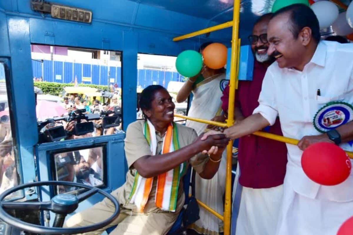 പ്രിയദർശിനി സൗജന്യയാത്രയിൽ നിന്ന് സർക്കാർ ജീവനക്കാരെ ഒഴിവാക്കണമെന്ന് മുസ്ലിം ലീഗ് ഭരിക്കുന്ന പഞ്ചായത്ത്