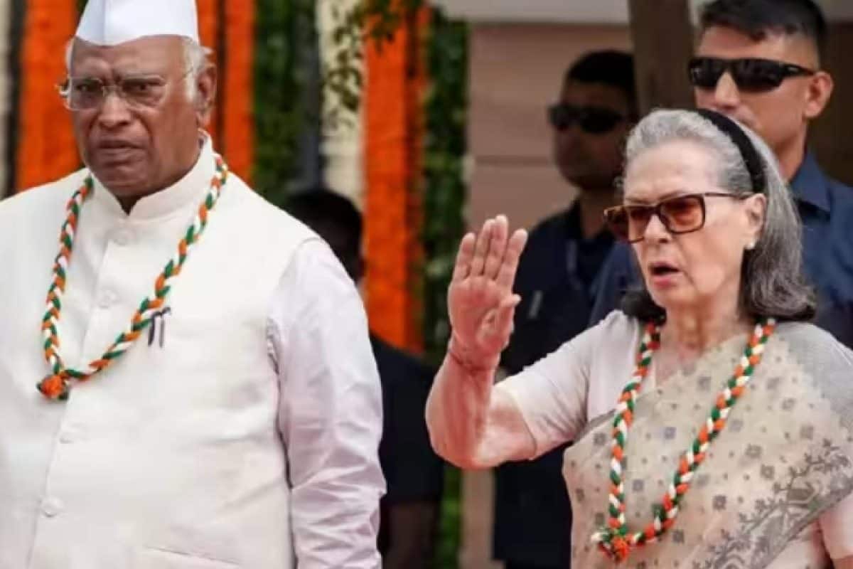 'വന്ദേമാതരത്തെ അപമാനിച്ചതിൽ മാപ്പ് പറയണം'; ബങ്കിം ചന്ദ്ര ചാറ്റർജിയുടെ കുടുംബം സോണിയ ഗാന്ധിക്ക് കത്തയച്ചു