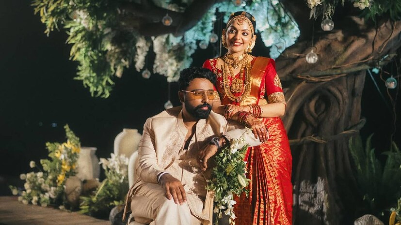 “എന്റെ ഉറ്റ സുഹൃത്ത്, കാമുകൻ, പങ്കാളി, ആത്മസുഹൃത്ത്, ആശ്വാസം പകരുന്നയാൾ, പ്രിയപ്പെട്ടവൻ... ഇപ്പോഴിതാ ഭർത്താവും! നിന്നോടൊപ്പമുള്ളപ്പോൾ എന്റെ ഹൃദയം എപ്പോഴും ശാന്തമായും താളാത്മകമായും കൃത്യമായ വേഗതയിലും സ്പന്ദിക്കുന്നു. നമുക്ക് ഒരുമിച്ച് വയസാകണം, നമുക്ക് മാത്രമായൊരു ലോകം പടുത്തുയർത്തണം. ജീവിതകാലം മുഴുവൻ ഒരേ ടീമെന്ന നിലയിൽ മുന്നോട്ട് പോകണം,” എന്നാണ് താരം കുറിച്ചത് (തുടർന്ന് വായിക്കുക)