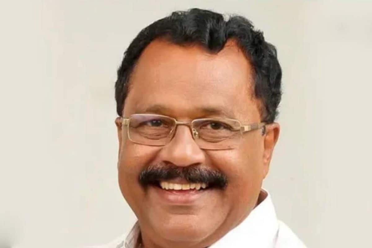 മാതാ അമൃതാനന്ദമയി മഠത്തിന്റെ അമൃതകീർത്തി പുരസ്ക്കാരം അഡ്വ. പി എസ് ശ്രീധരൻ പിള്ളയ്ക്ക്