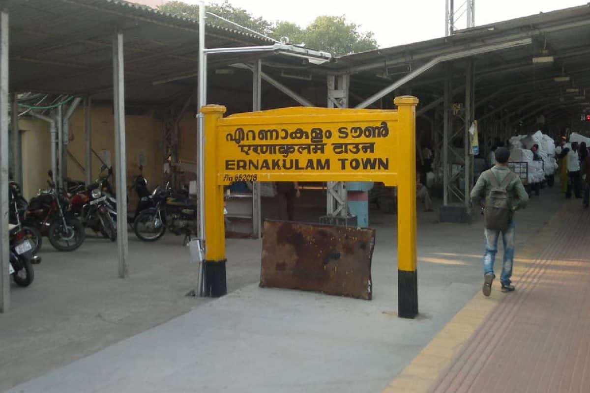 ടിക്കറ്റില്ലാതെ യാത്ര; എറണാകുളം ടൗൺ റെയിൽവേ സ്റ്റേഷനിൽ 3 മണിക്കൂറിനിടെ പിടിയിലായത് 289 പേർ
