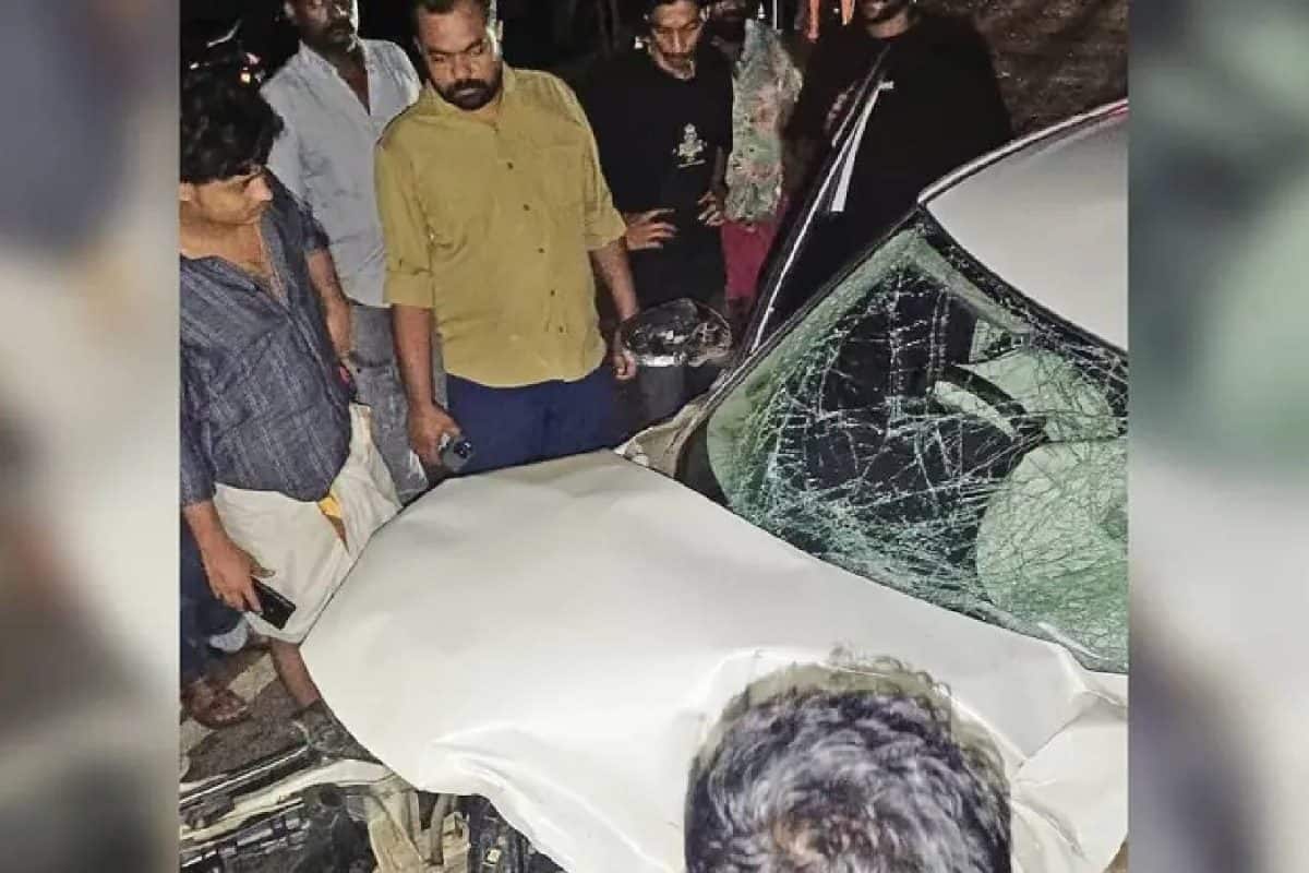 തൃശൂരിൽ നിർത്തിയിട്ട ബൈക്കിൽ കാർ ഇടിച്ചുകയറി അച്ഛനും അമ്മയും കുഞ്ഞും മരിച്ചു