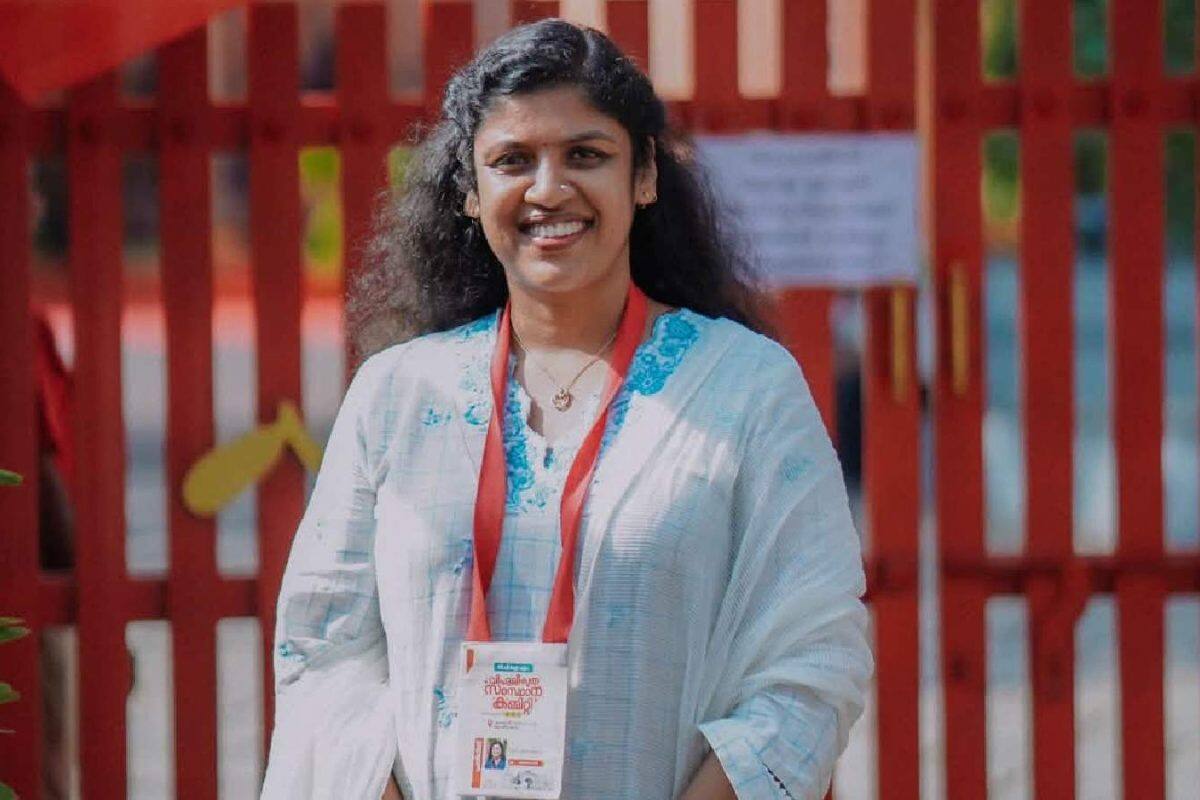 ചിന്താ ജെറോമിന്റെ പിഎച്ച്ഡി പ്രബന്ധം പരിശോധിക്കാൻ നാലംഗ സമിതി