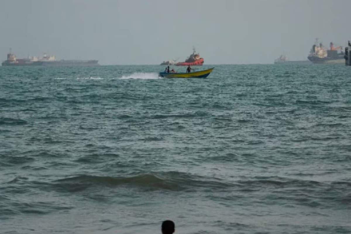 യുദ്ധക്കപ്പലുകൾക്ക് നേരെ ഉണ്ടായ ആക്രമണത്തിന് തിരിച്ചടി; മൂന്ന് ഇറാനിയൻ എണ്ണ ടാങ്കറുകൾ തകർത്ത് യുഎസ്