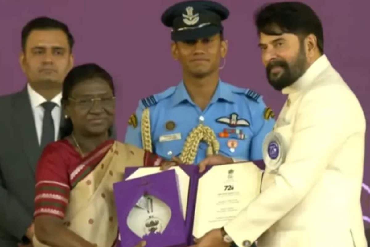 'മാജിക്കൊന്നും ചെയ്യാറില്ല, പക്ഷേ എന്തോ ഒന്ന് എന്റെ വഴിയേ വരുന്നു' ദേശീയ പുരസ്കാരം മമ്മൂട്ടി ഏറ്റുവാങ്ങി