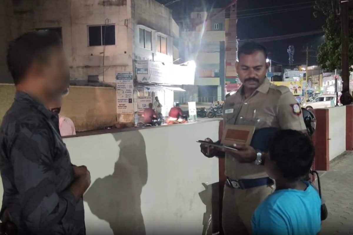 'അമ്മ എന്നോട് മിണ്ടുന്നില്ല' പരാതിയുമായി 8 വയസുകാരൻ 2 കി.മീ. ഓടി പോലീസ് സ്റ്റേഷനിൽ
