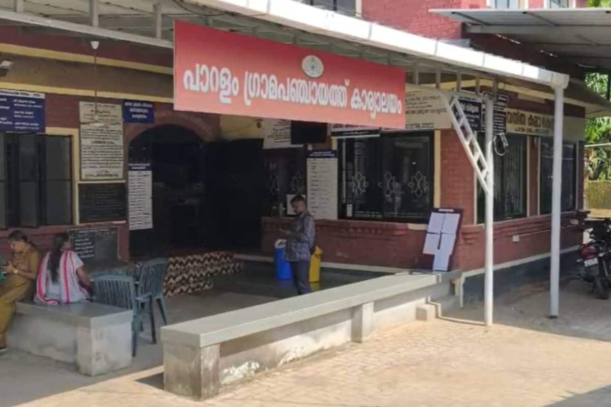 യുഡിഎഫ് പ്രമേയത്തെ എൽഡിഎഫ് പിന്തുണച്ചു; തൃശൂർ പാറളം പഞ്ചായത്തില് ബിജെപിക്ക് ഭരണം നഷ്ടമായി
