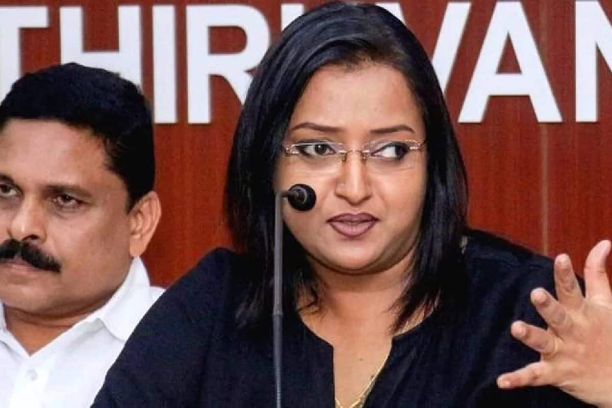 പിണറായി വിജയനും കുടുംബത്തിനും എണ്ണപ്പെട്ട ദിനങ്ങള് മാത്രം;അവരുടെ യഥാര്ത്ഥ നിറം പുറത്തുകൊണ്ടുവരും: സ്വപ്ന സുരേഷ്