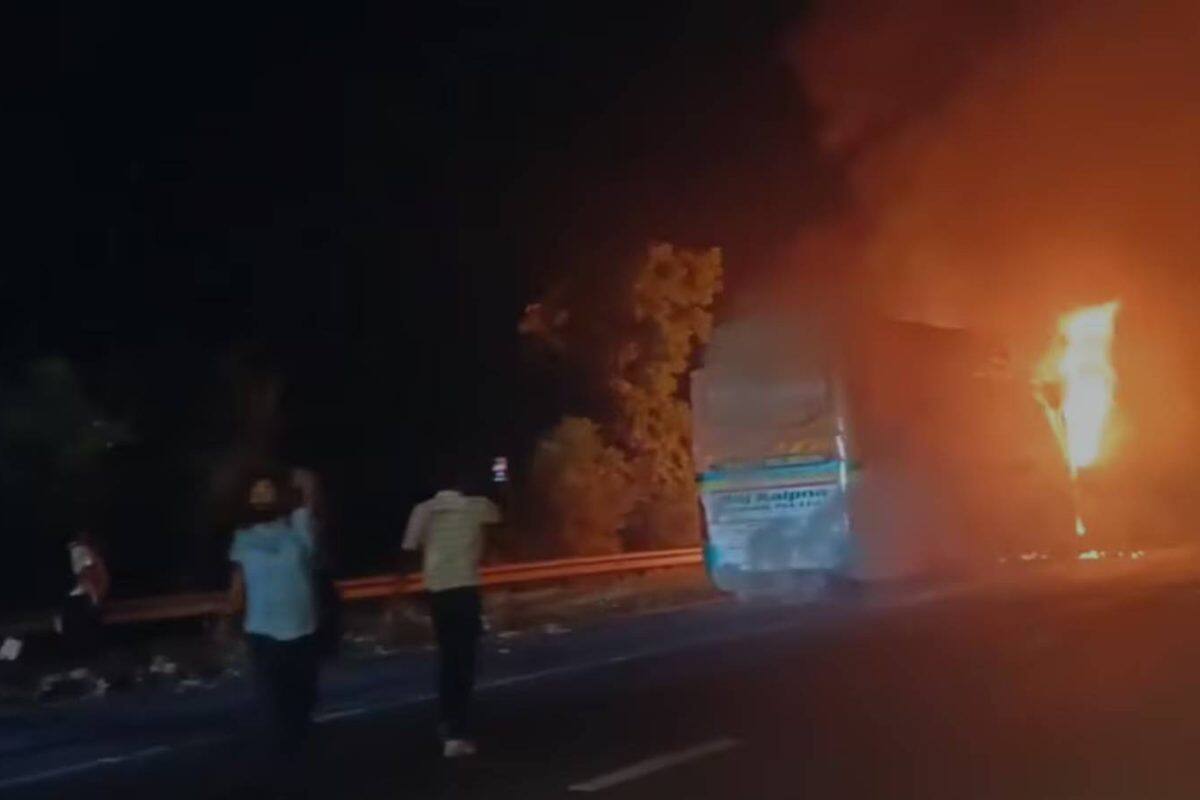 നോയിഡ യമുന എക്സ്പ്രസ് വേയിൽ സ്ലീപ്പർ ബസിന് തീപിടിച്ച് 9 മരണം; നിരവധി പേർക്ക് പരിക്ക്