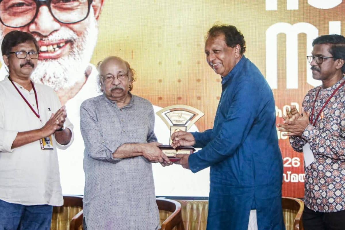 ചെയ്ത സഹായങ്ങൾ അയ്യപ്പപ്പണിക്കർ ആരോടും വിളിച്ചുപറഞ്ഞിരുന്നില്ല: കവി സച്ചിദാനന്ദൻ
