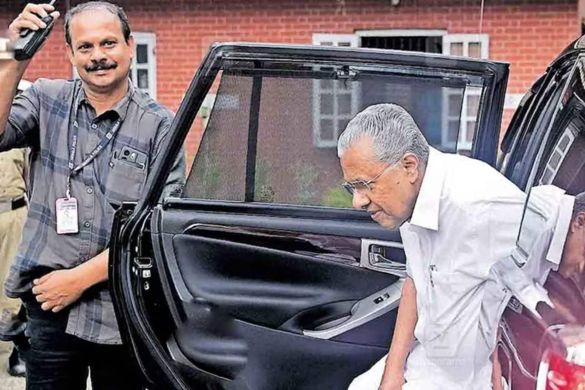 ലിഫ്റ്റോ? പ്രതിപക്ഷ നേതാവിന്റെ ഔദ്യോഗിക അകമ്പടി വാഹനം മുൻ ഗൺമാൻ ദുരുപയോഗം ചെയ്തതായി പരാതി