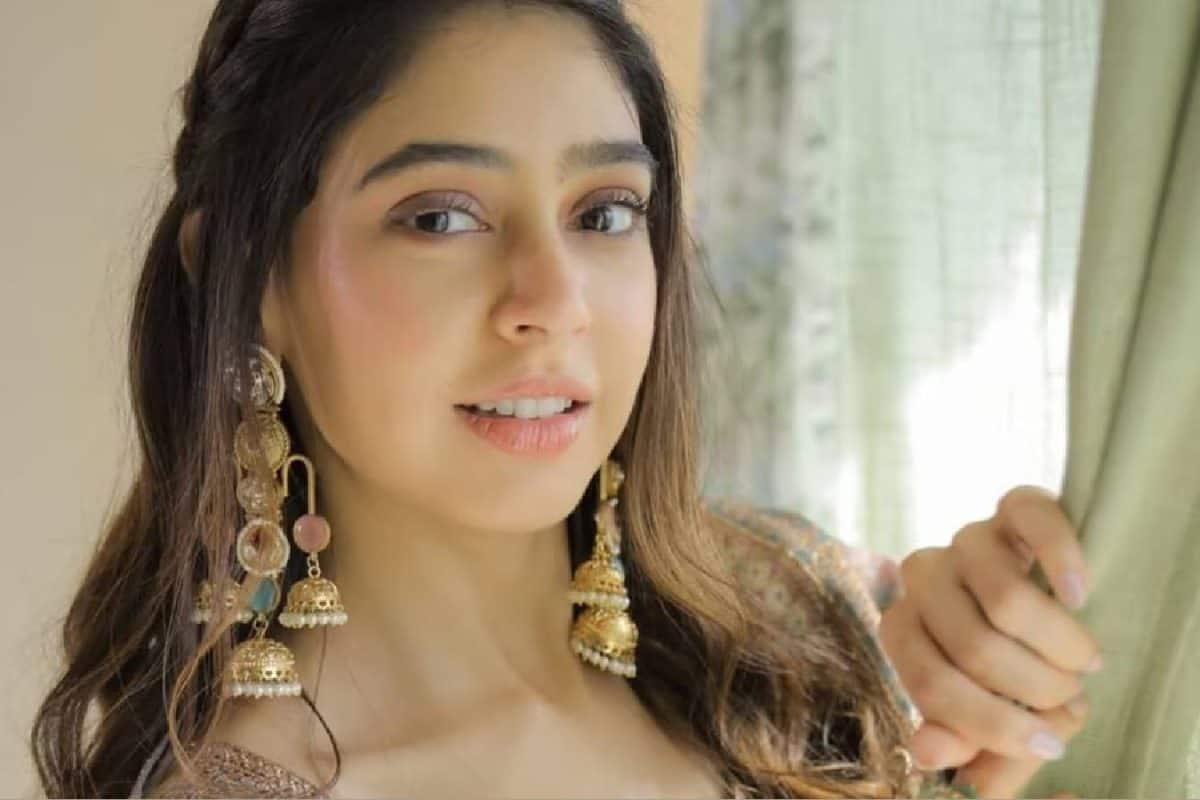 യുവനടിയെ കൂടെകിടക്കാൻ ക്ഷണിച്ച തെന്നിന്ത്യയിലെ 'വയസൻ' സംവിധായകൻ; ആളെ തപ്പിയിറങ്ങി നെറ്റിസൺസ്
