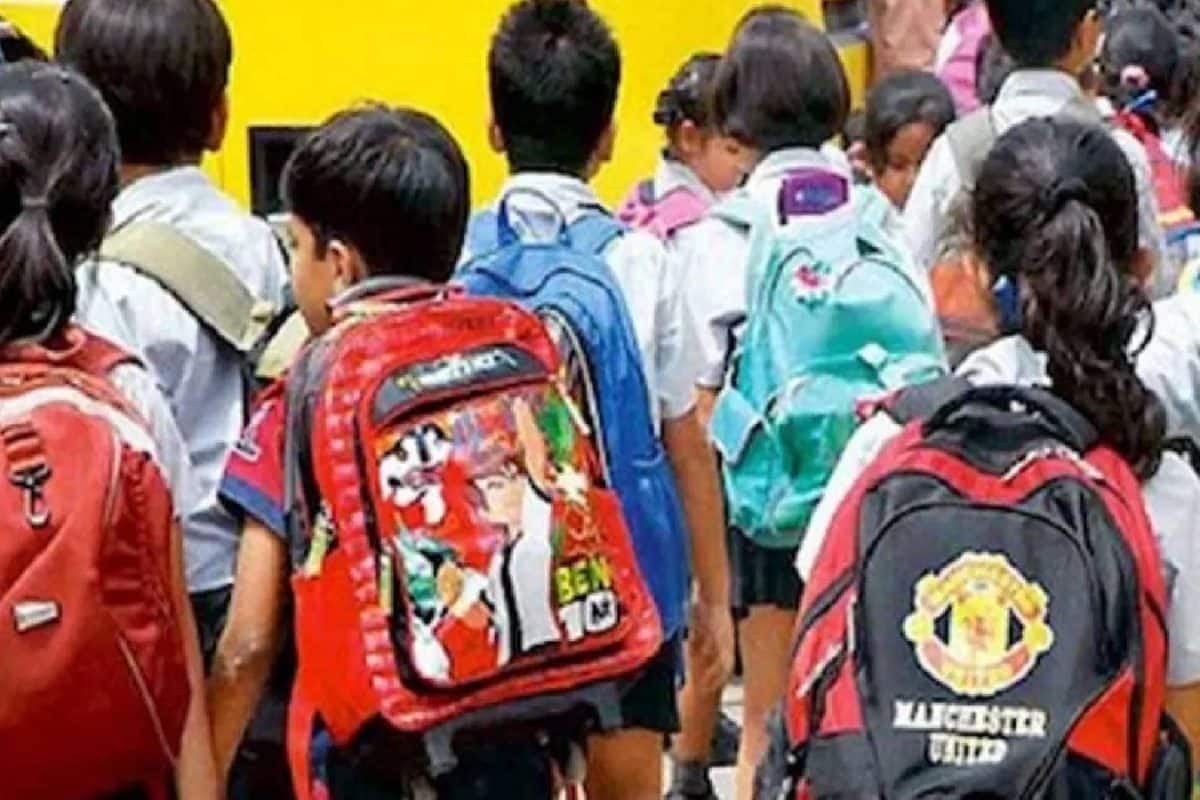 മൊബൈൽ പാടില്ല; ബാഗ് പരിശോധിക്കാം: സ്കൂളുകളിൽ അച്ചടക്കം കടുപ്പിച്ച് ബാലാവകാശ കമ്മീഷൻ