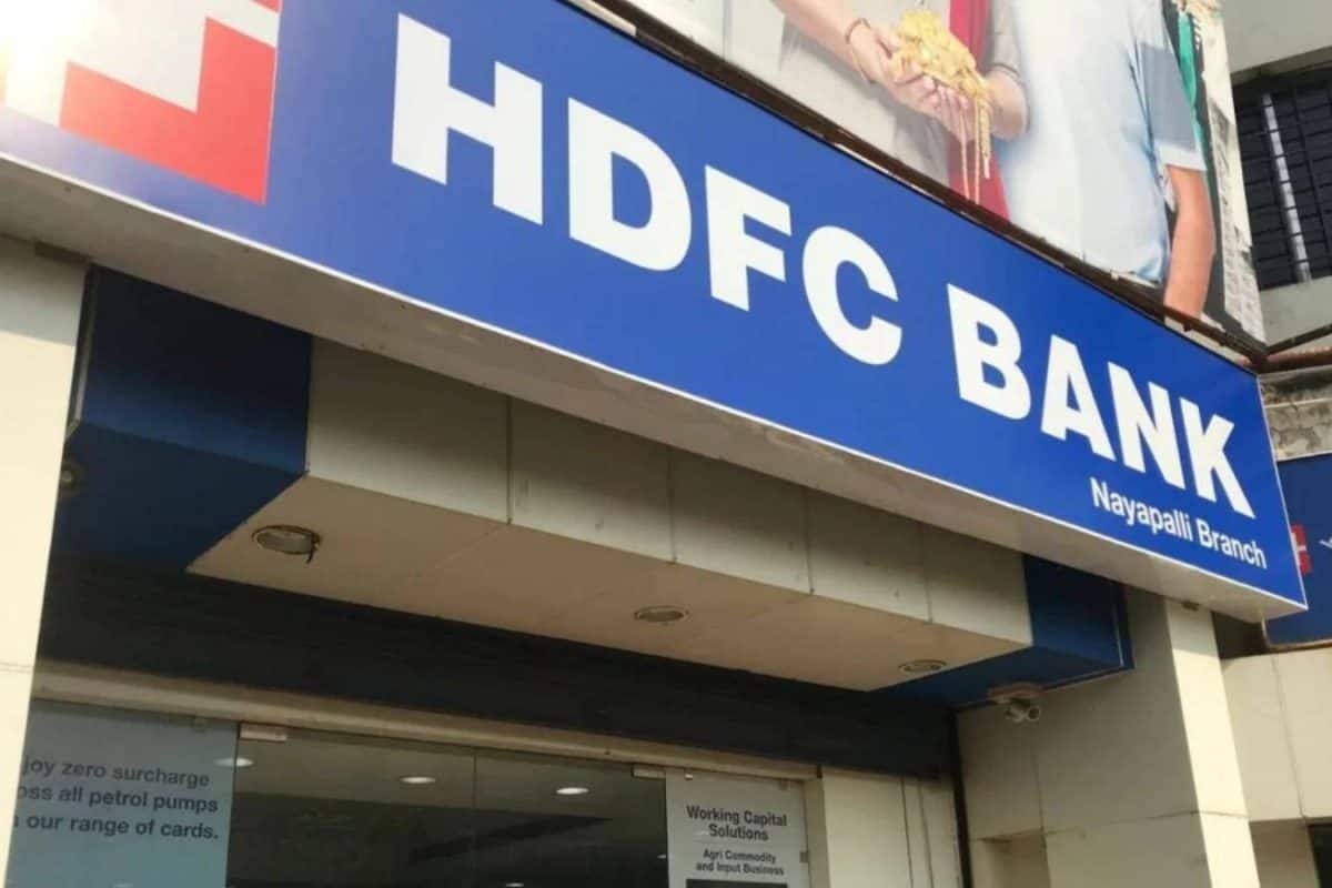 HDFC ബാങ്കിലെ 2 മുതിർന്ന ഉദ്യഗസ്ഥർ നിർണായക വിവരങ്ങൾ പുറത്തുള്ളവര്ക്ക് ചോർത്തി നൽകിയതായി കണ്ടെത്തൽ