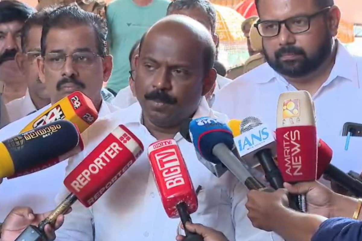 ഇനി മദ്യപിക്കാൻ ബാറിൽ പോകുന്നവർ ആധാർ കാർഡ് കരുതണം; കർശന പരിശോധനയ്ക്ക് എക്സൈസ് മന്ത്രി