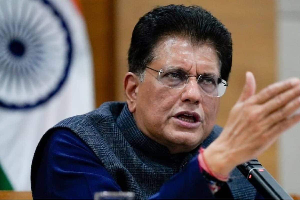 'കോൺഗ്രസിനെ സഹായിച്ച തിരഞ്ഞെടുപ്പ് കമ്മീഷണർമാരെ അവർ പാരിതോഷികങ്ങൾ നൽകി ആദരിച്ചു' രൂക്ഷ വിമർശനവുമായി ബിജെപി