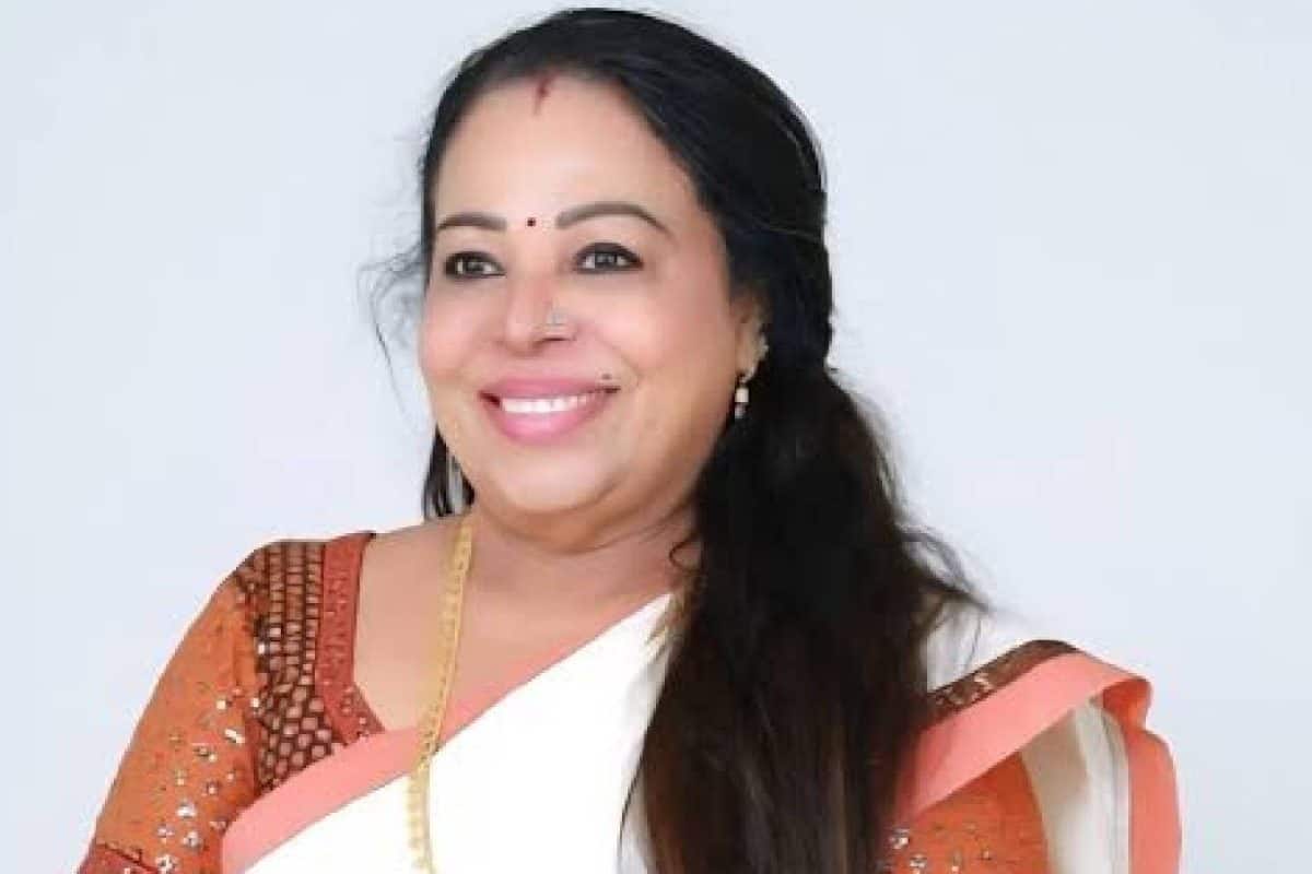 ചട്ടം ലംഘിച്ച് മുട്ടയും ചെമ്പരത്തിപ്പൂമൊട്ടും; ഔഷധിയിൽ ശോഭന ജോർജിന്റെ സൗന്ദര്യ ചികിത്സയ്ക്കെതിരെ റിപ്പോർട്ട്