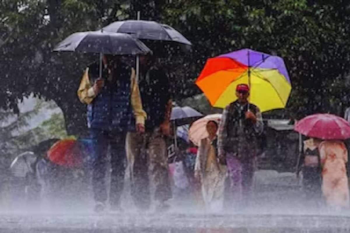 Kerala Weather: മഴ മുന്നറിയിപ്പിൽ മാറ്റം; അതിതീവ്ര മഴ തുടരും; 10 ജില്ലകളിൽ ഓറഞ്ച് അലർട്ട്