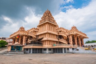 Shri Aadya Katyayani Shakti Peetham Mandir at Chhattarpur temple complex which is spread over 60 acres, has over 20 temples divided in three different complexes in New Delhi, India. Copyright (c) 2021 Amit kg/Shutterstock.