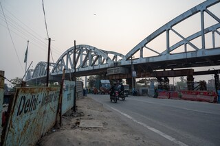 Under construction Iron bridge of Delhi–Meerut Regional Rapid Transit System near Kondli in New Delhi, India. Copyright (c) 2023 PradeepGaurs/Shutterstock.