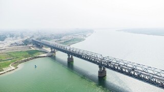 Aerial view of digha sonpur bridge or J. P. Setu is a rail-cum-road steel truss bridge across river ganga, connecting digha ghat in patna and pahleja ghat in sonpur, Bihar. Copyright (c) 2024 Rahul D'silva/Shutterstock.