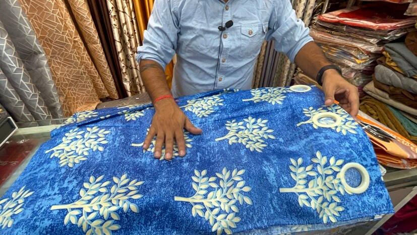 हरियाणा हॅण्डलूम कॅम्प हे दुकान होलसेल आणि रिटेल असून या ठिकाणी अगदी स्वस्त दरात पडदे, उशी, सोफ्याचे कव्हर आणि बेडशीट पाहायला मिळतात. इथे मिळणारे 100 रुपयांचे पडदे हे पॉलिस्टर आणि निटिंग या कपड्यांचे बनलेले असतात. 
